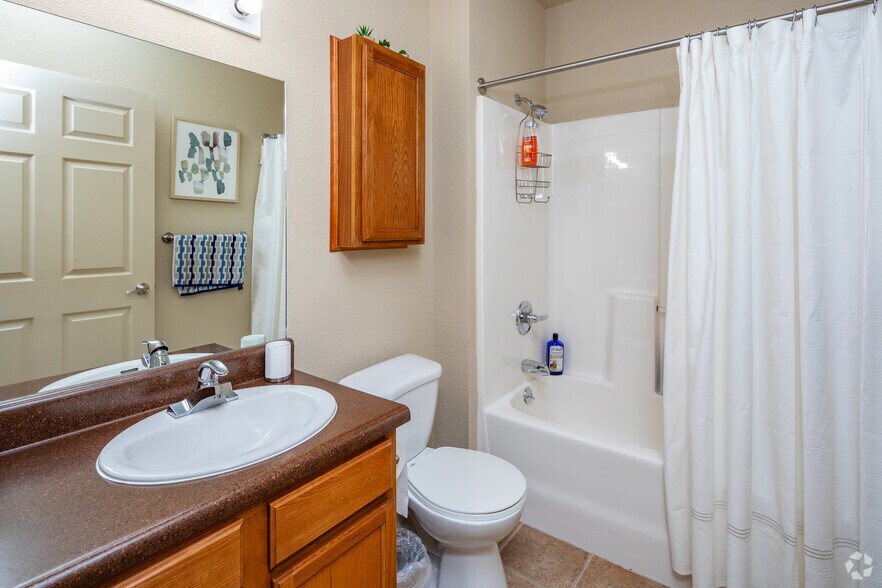 More Photos Of 500 Saluki Blvd, Carbondale Apartments For Sale