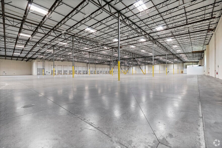 More Photos Of 3370 Enterprise Dr, Bloomington Warehouse For Lease