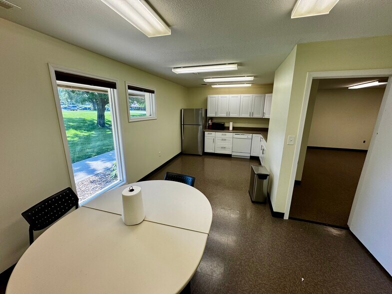 More Photos Of 1170 W Kansas St, Liberty Unknown For Lease