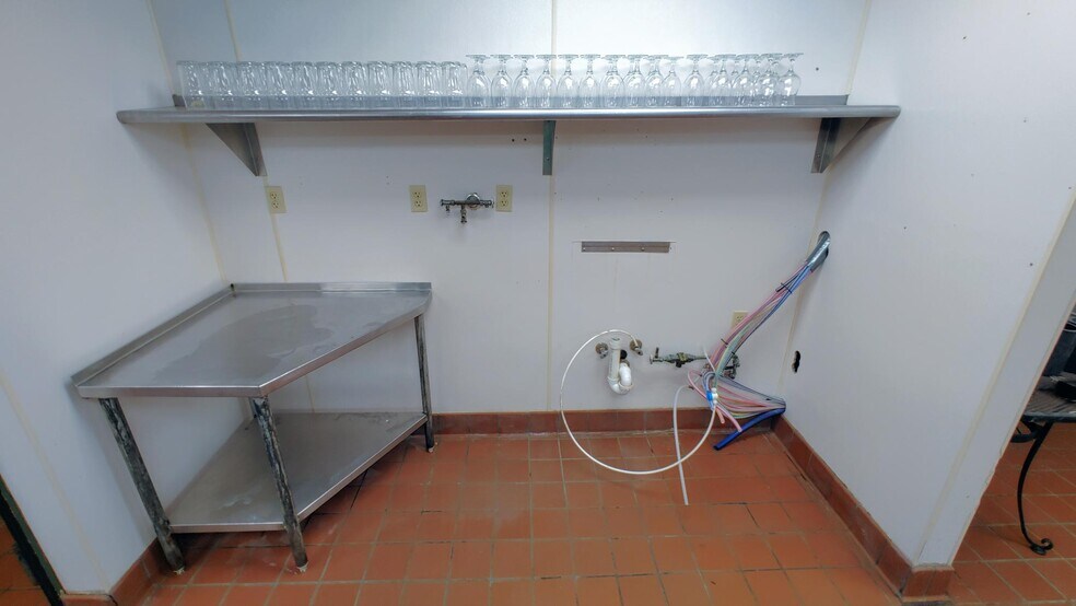 More Photos Of 5309 29th St E, Ellenton Skating Rink For Lease