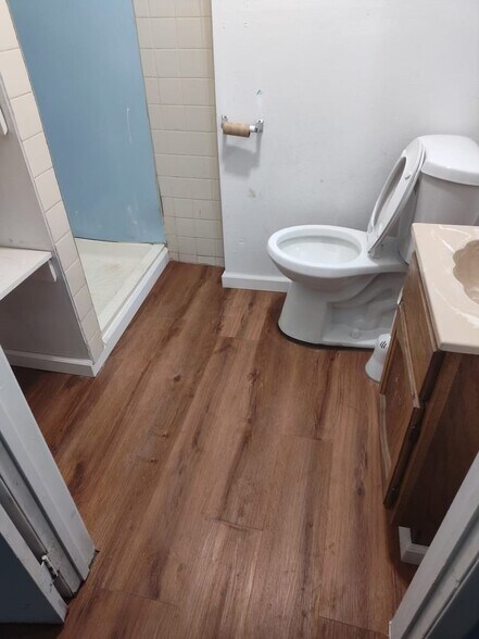 More Photos Of 207-211 75th St, North Bergen Warehouse For Lease