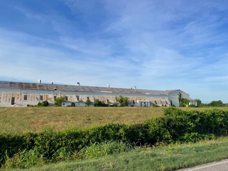 More Photos Of 1001 Rainer Rd, West Memphis Warehouse For Lease