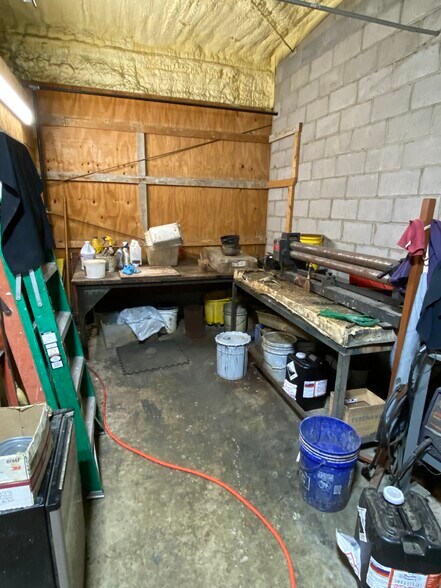 More Photos Of 1227 Gordon Park Rd, Augusta Light Distribution For Sale