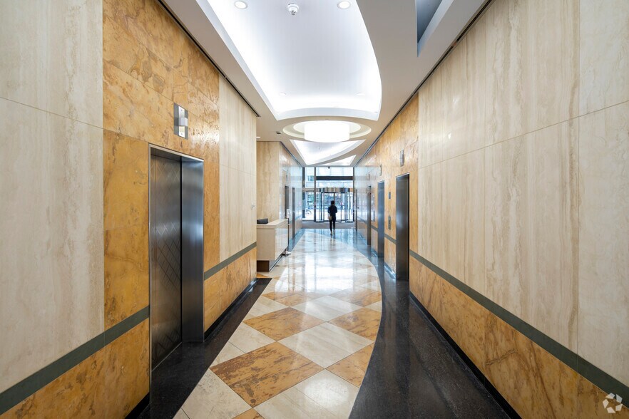 More Photos Of 11 King St W, Toronto Office For Lease