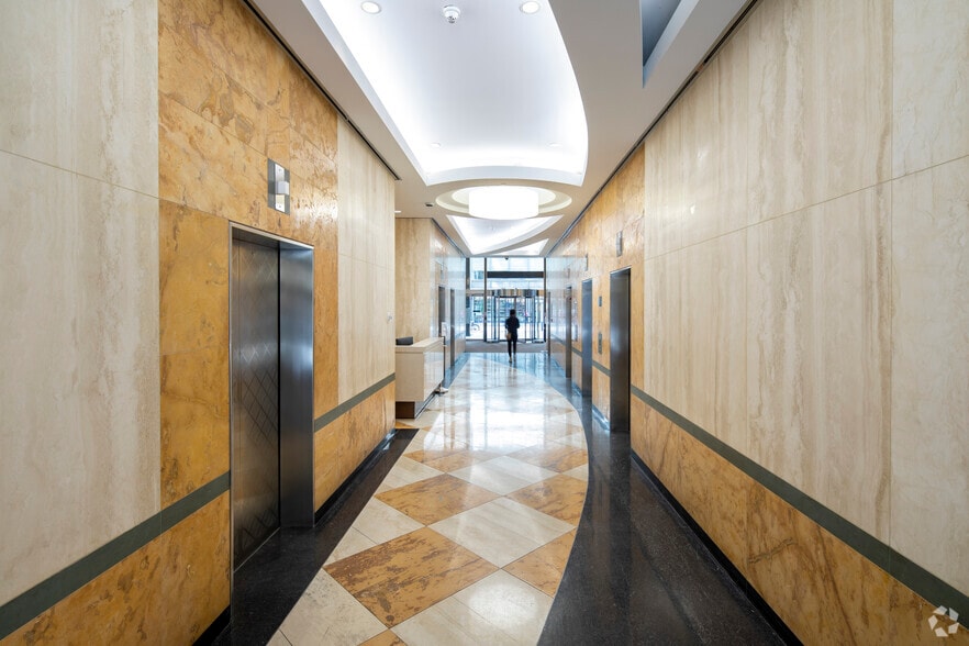 More Photos Of 11 King St W, Toronto Office For Lease