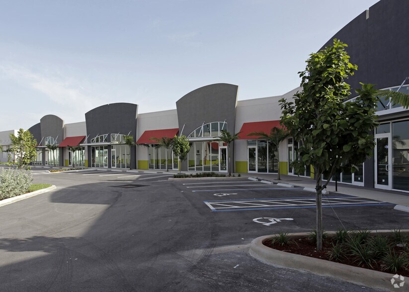 More Photos Of 13115 W Okeechobee Rd, Hialeah Storefront Retail Office For Lease
