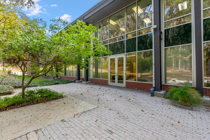 More Photos Of 3101 Sessions Rd, Tallahassee Office For Lease