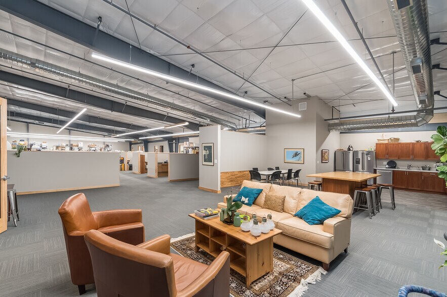 More Photos Of 913 Squalicum Way, Bellingham Distribution For Lease