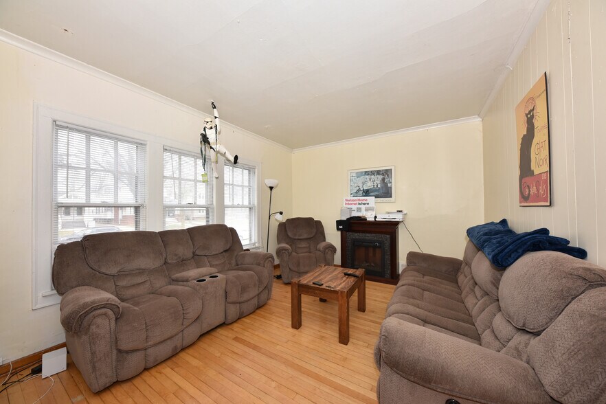 More Photos Of 2940 N Maryland Ave, Milwaukee Apartments For Sale