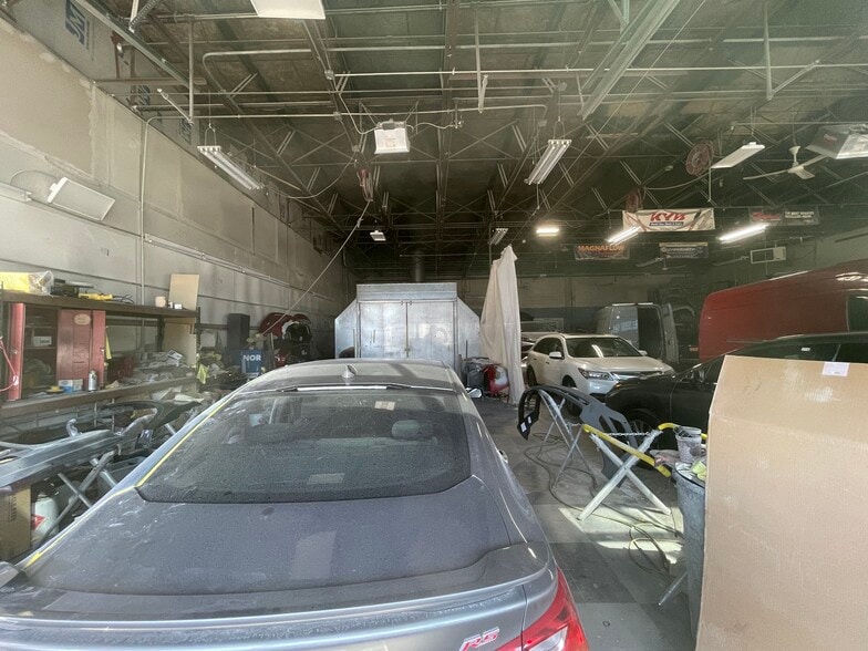 More Photos Of 660–670 E Northwest Hwy, Arlington Heights Auto Dealership For Sale