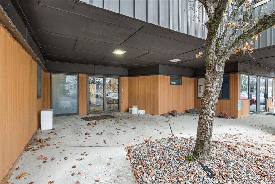 More Photos Of 215 Union Ave, Bridgewater Office For Sale