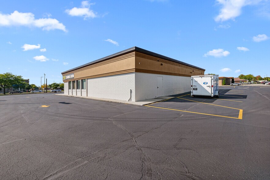 More Photos Of 245 N Peters Ave, Fond Du Lac General Retail For Sale
