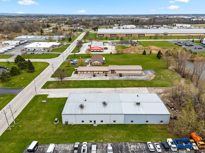 More Photos Of 3300 Commodity Ln, Green Bay Manufacturing For Lease