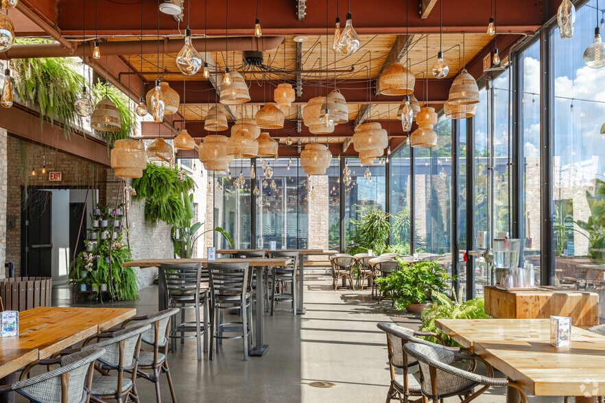 More Photos Of 3057 N Rockwell St, Chicago Storefront Retail Office For Lease