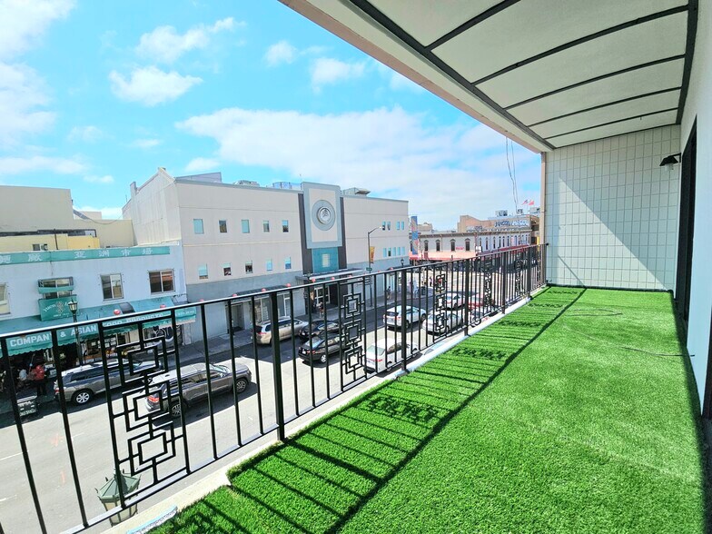 More Photos Of 823 Webster St, Oakland Storefront Retail Residential For Sale