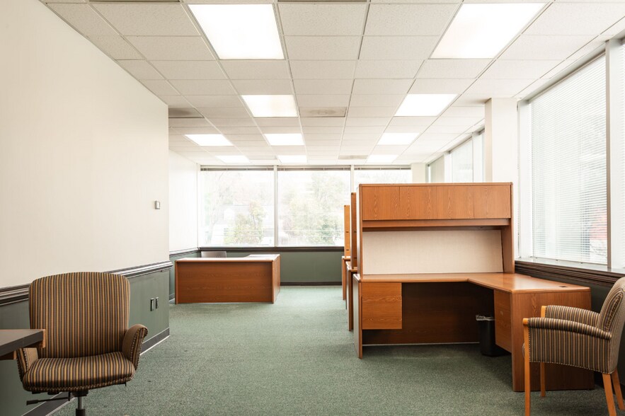 More Photos Of 790 Pershing Rd, Raleigh Office For Lease