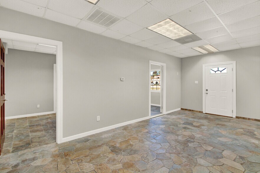More Photos Of 11551 Louetta Rd, Houston Showroom For Lease