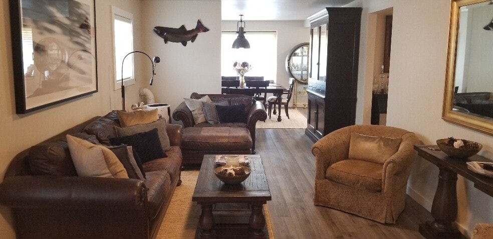 More Photos Of 101-107 S 1st St, La Conner Storefront For Sale