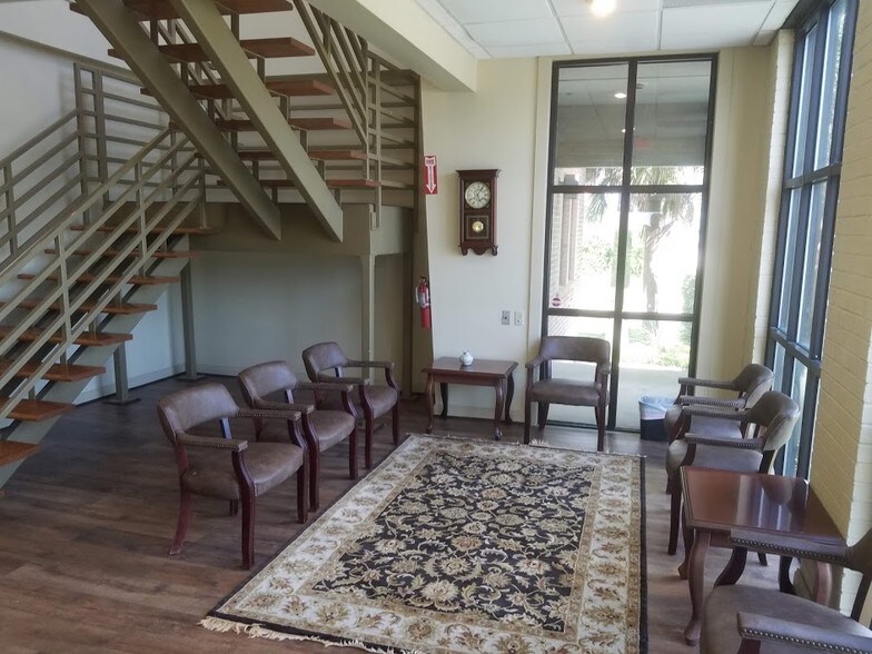 More Photos Of 2850 Ashley Phosphate Rd, North Charleston Office For Lease