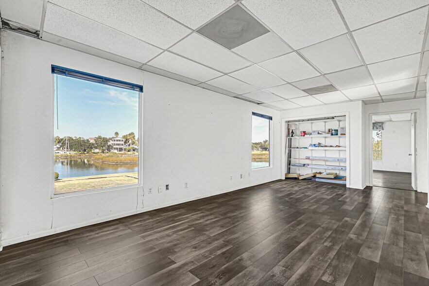 More Photos Of 815 Clear Lake Rd, Clear Lake Shores Storefront Retail Office For Sale