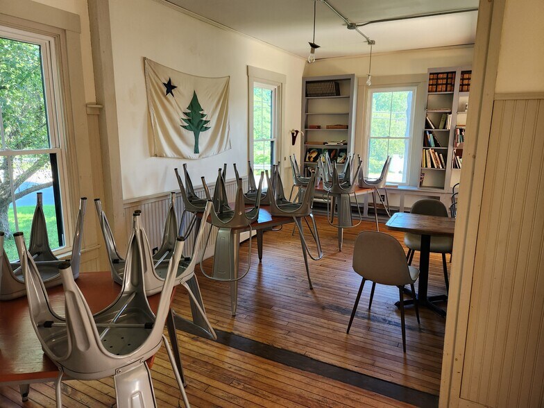 More Photos Of 268 Main St, Kingfield Restaurant For Sale