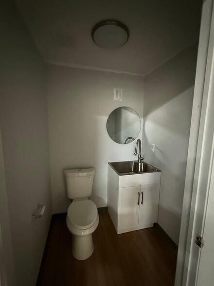 More Photos Of 11881 N 44th St, Clearwater Warehouse For Lease