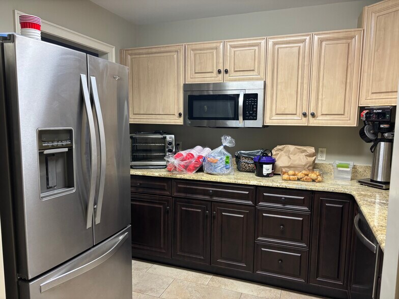 More Photos Of 186 W Veterans Hwy, Jackson Office For Sale