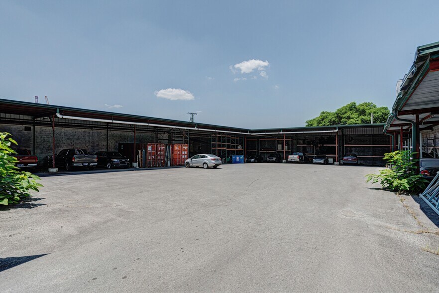 More Photos Of 1618 State St, Nashville Warehouse For Lease