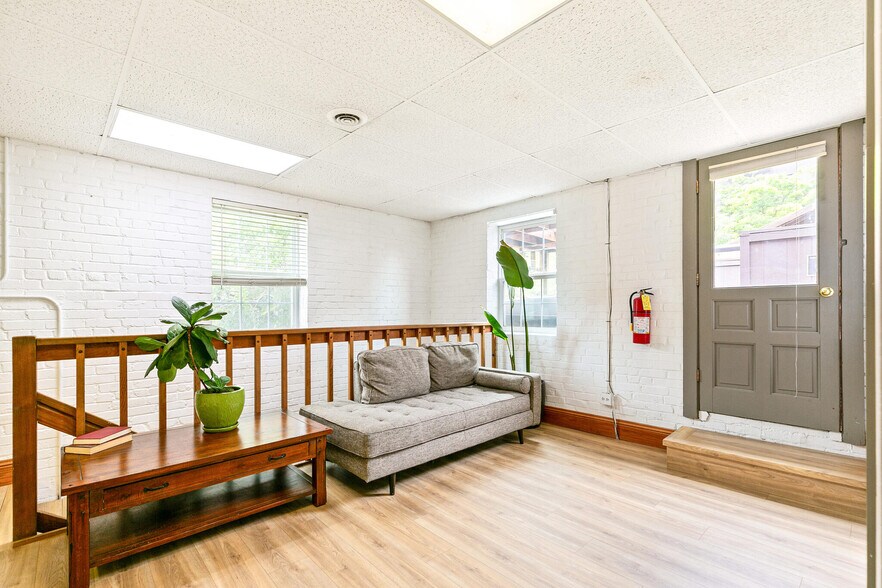 More Photos Of 1658-1668 N Lafayette St, Denver Office For Sale