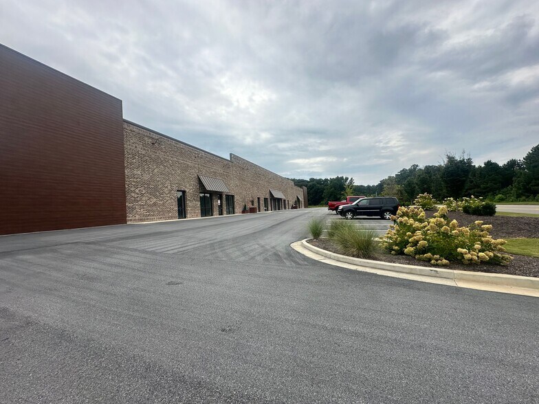 More Photos Of 4830 Marsett Pky, Cumming Light Manufacturing For Lease