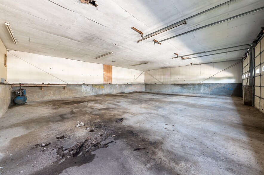 More Photos Of 69 Middletown Rd, Fairmont Manufacturing For Sale