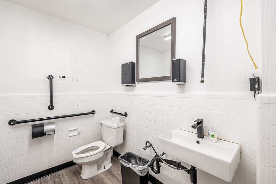 More Photos Of 601 W 4th St, North Little Rock Light Manufacturing For Sale