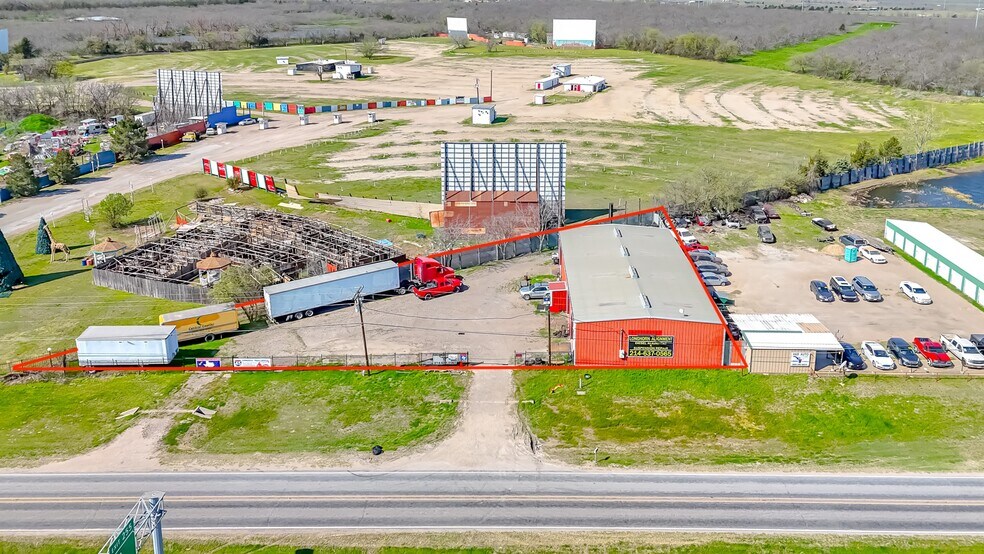 More Photos Of 5305 N Interstate Highway 45, Ennis Manufacturing For Sale