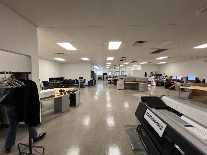 More Photos Of 4 Pin Oak Dr, Branford Industrial For Lease