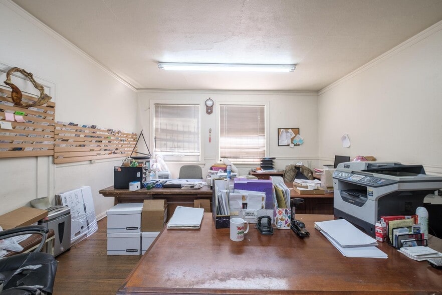 More Photos Of 810 N Avalon Blvd, Wilmington Storefront For Sale