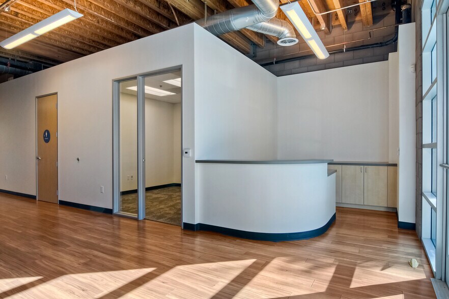 More Photos Of 2540-2546 Gateway Rd, Carlsbad Office For Sale