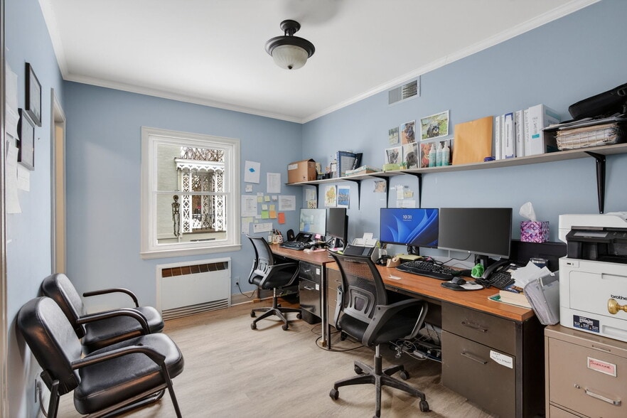 More Photos Of 111 Maiden Ln, Kingston Medical For Sale