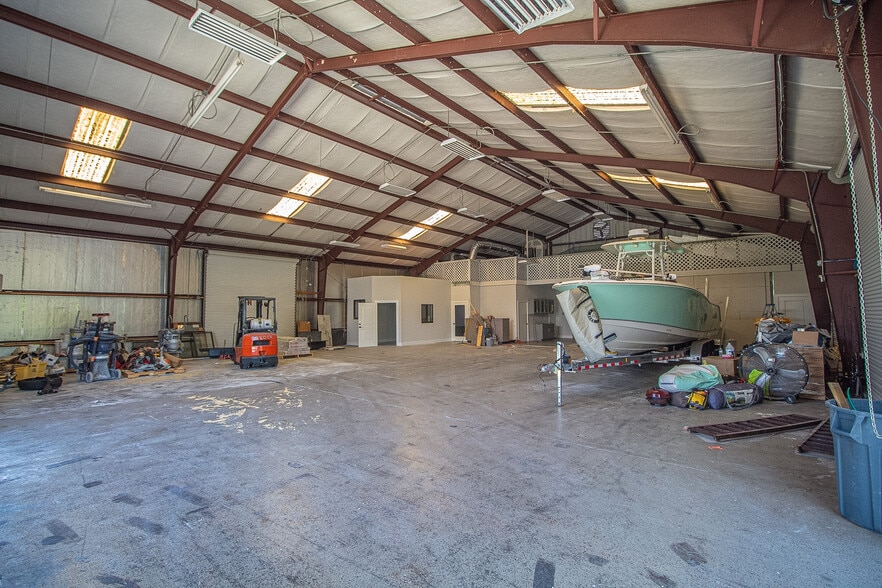 More Photos Of 8270 Pascal Dr, Punta Gorda Service For Lease