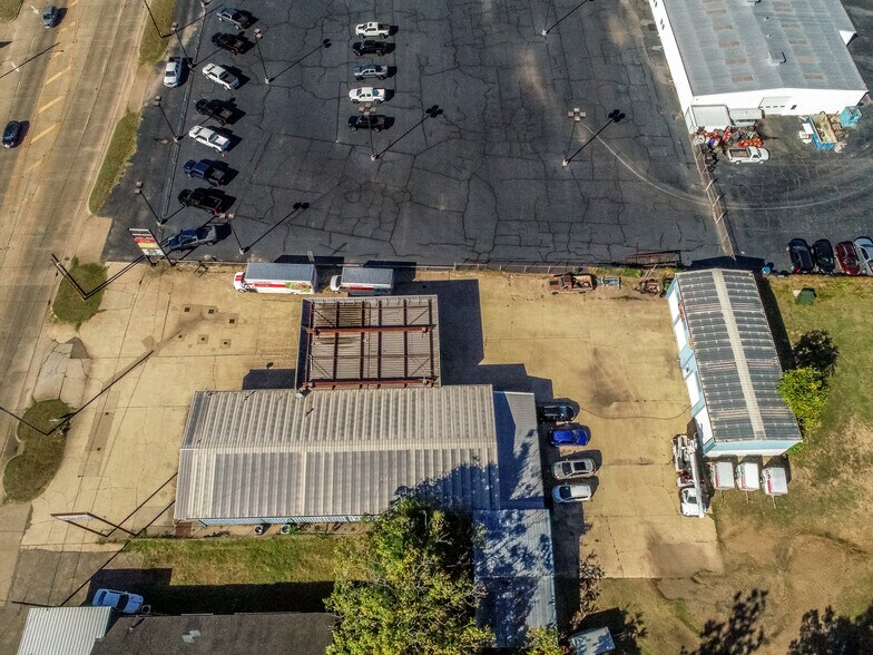 More Photos Of 1428 N Jefferson Ave, Mount Pleasant Freestanding For Sale