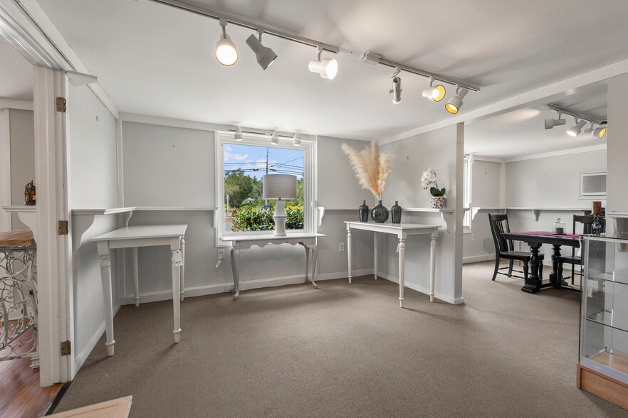 More Photos Of 2049 Post Rd, Wells Storefront Retail Office For Lease