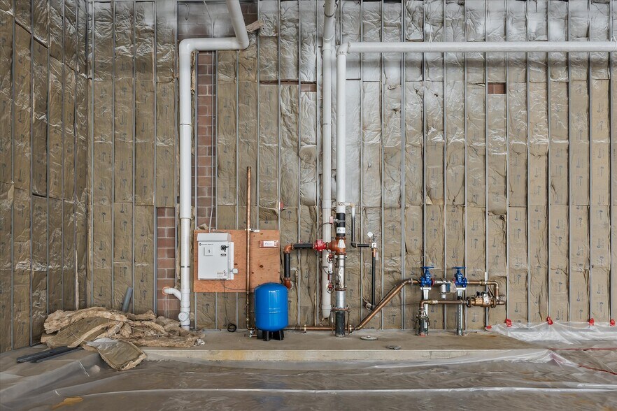 More Photos Of 41128-41496 Ann Arbor Rd E, Plymouth Storefront For Lease