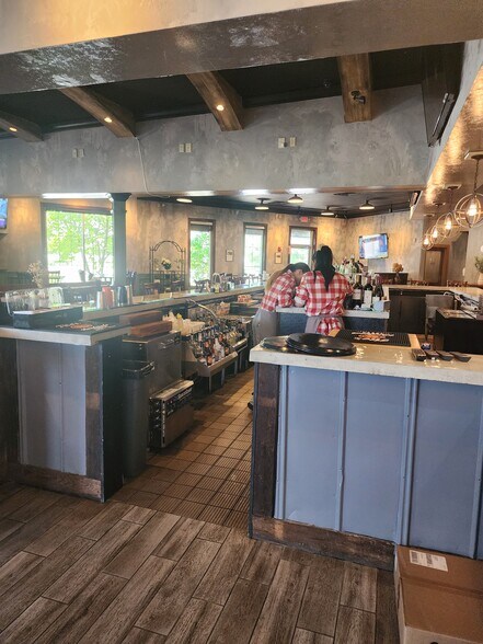 More Photos Of 15 Middlesex Tpke, Billerica Restaurant For Lease