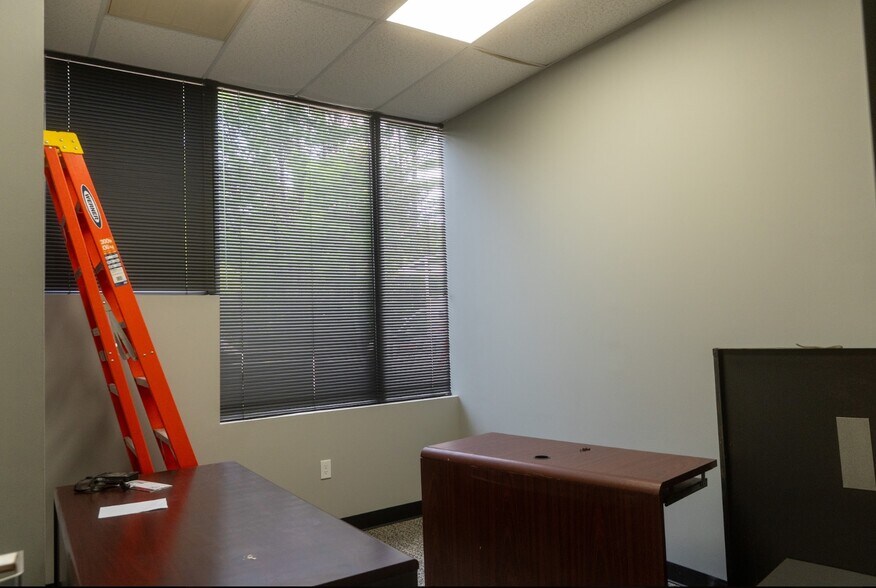 More Photos Of 207 Park Ct, Ridgeland Warehouse For Lease