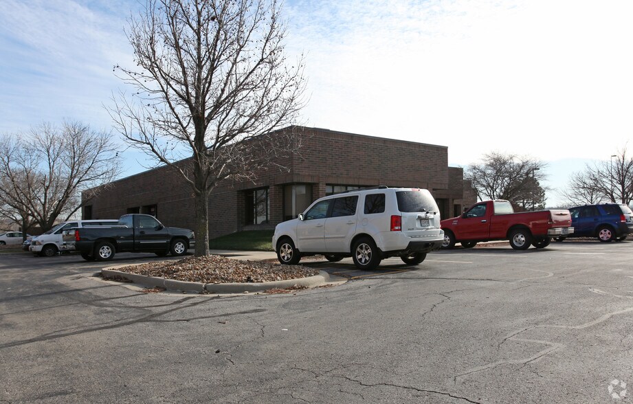 More Photos Of 3501-3511 N Kimball Dr, Kansas City Industrial For Lease