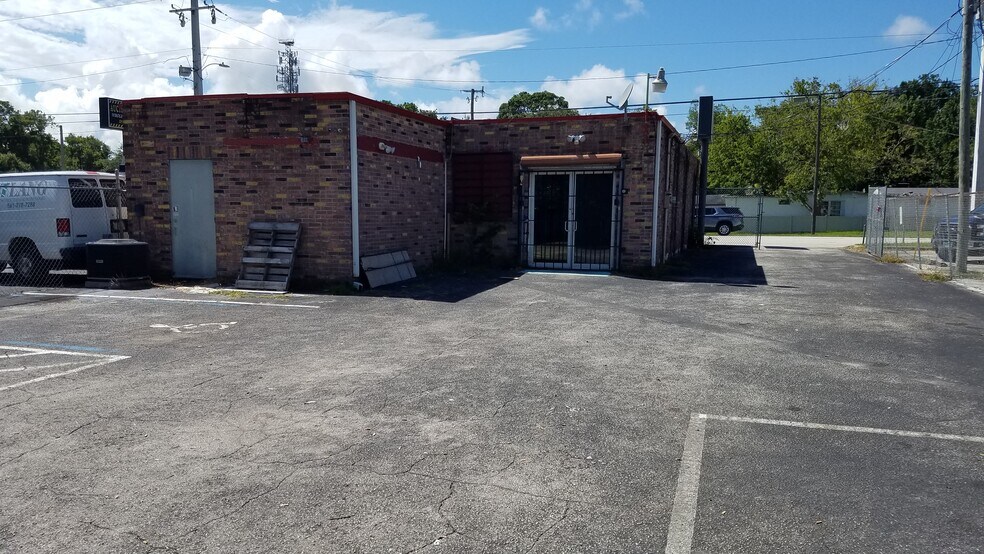 More Photos Of 833 Mason Ave, Daytona Beach Freestanding For Sale