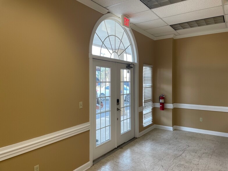 More Photos Of 6131 Shallowford Rd, Chattanooga Office For Sale