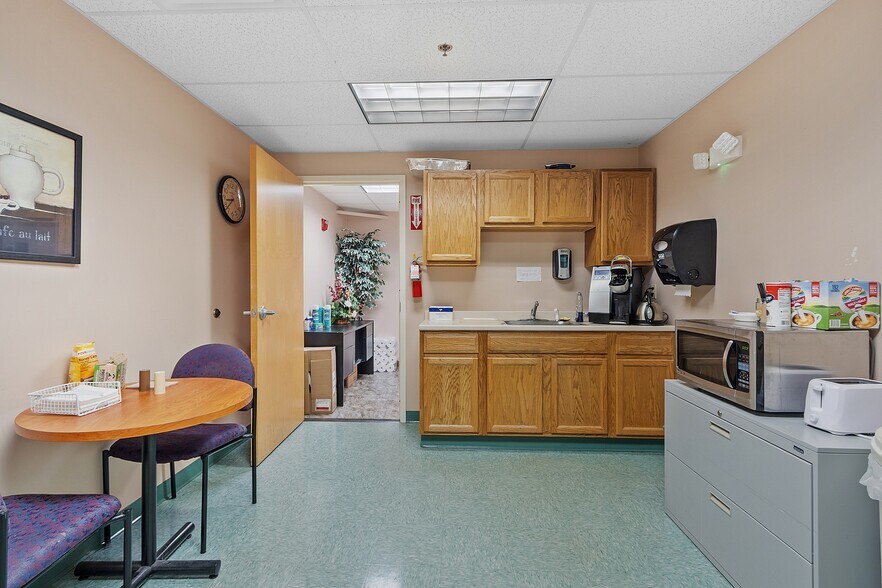 More Photos Of 67 Whalon St, Fitchburg Storefront For Lease