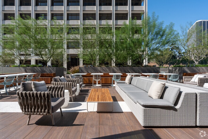 More Photos Of 445 S Figueroa St, Los Angeles Office For Lease