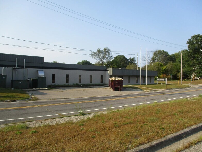 More Photos Of 39 State St, Middleville Manufacturing For Lease