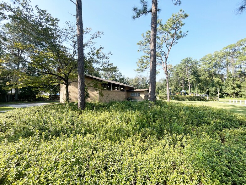 More Photos Of 1901 Leonid Rd, Jacksonville Schools For Sale